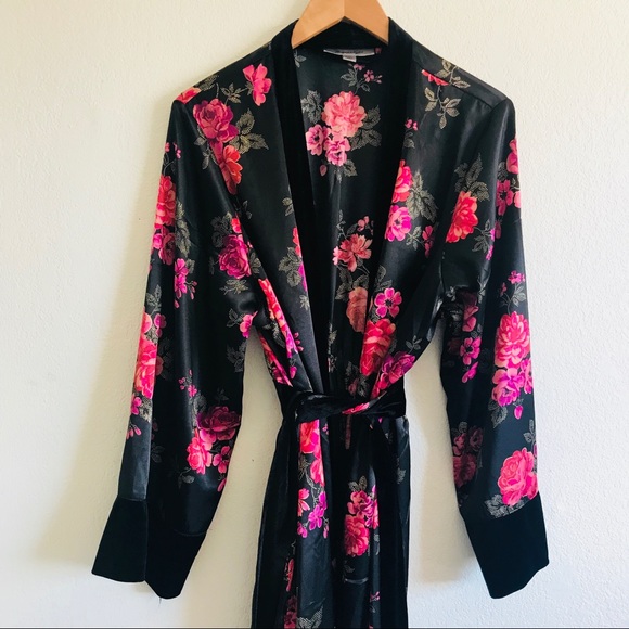 Morgan Taylor Other - Morgan Taylor | Floral velvet silk robe